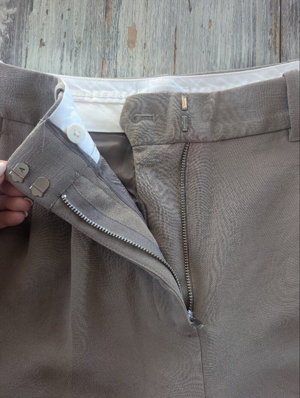 Aritzia The Effortless Pant Cropped Crepette Taupe Women's 4 - Picture 5 of 8